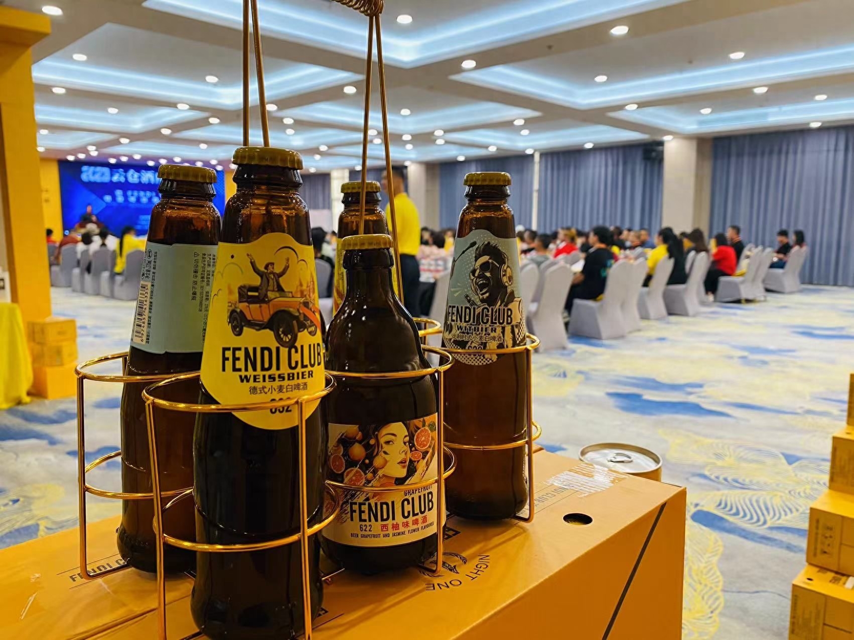 FENDICLUB分享绿色瓶和棕色瓶装啤酒有什么讲究？
